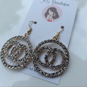 Modern round gold hoop earrings